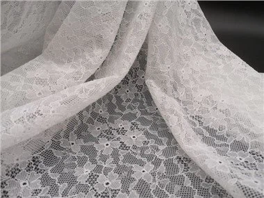 Roztomilé deti nosia elastickú čipku